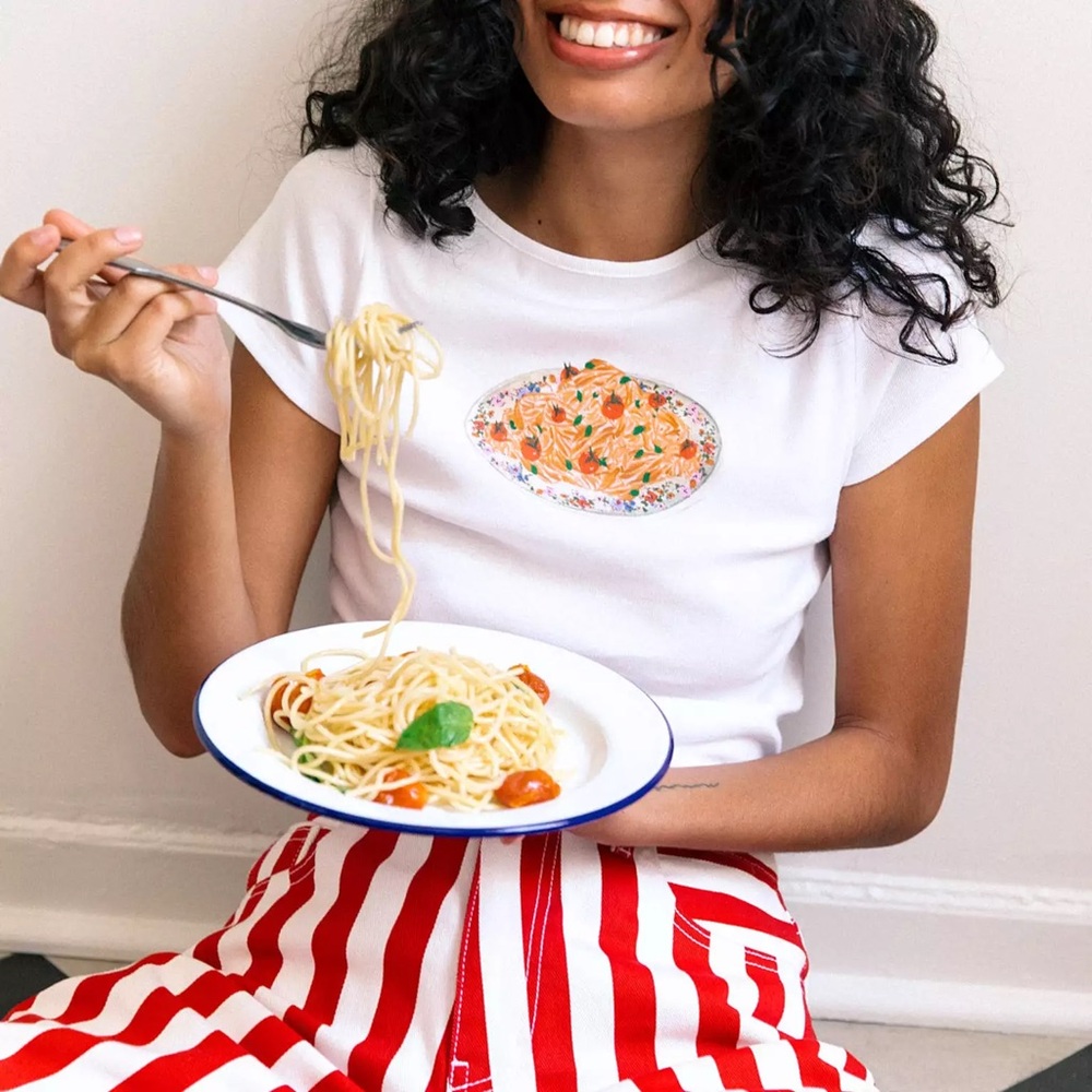 Lisa Says Gah Alex Baby Tee in Pasta Bowl